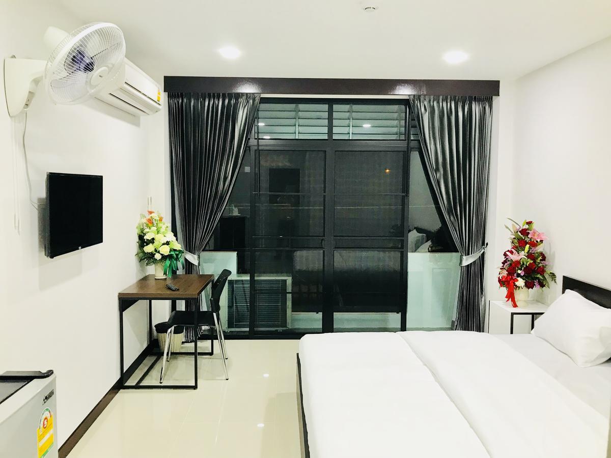 Jarat Mansion Hotel Surin Exterior photo