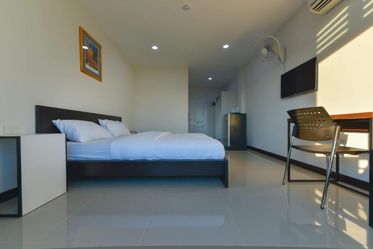 Jarat Mansion Hotel Surin Exterior photo